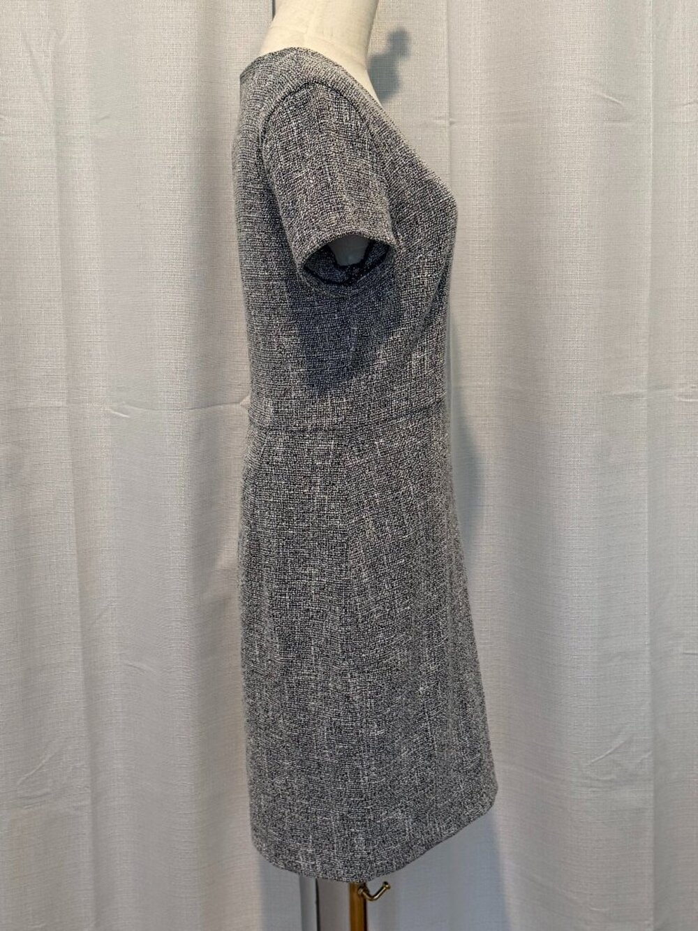 Banana Republic Gray Textured Business Casual Dress - Size 4 - Picture 2 of 11